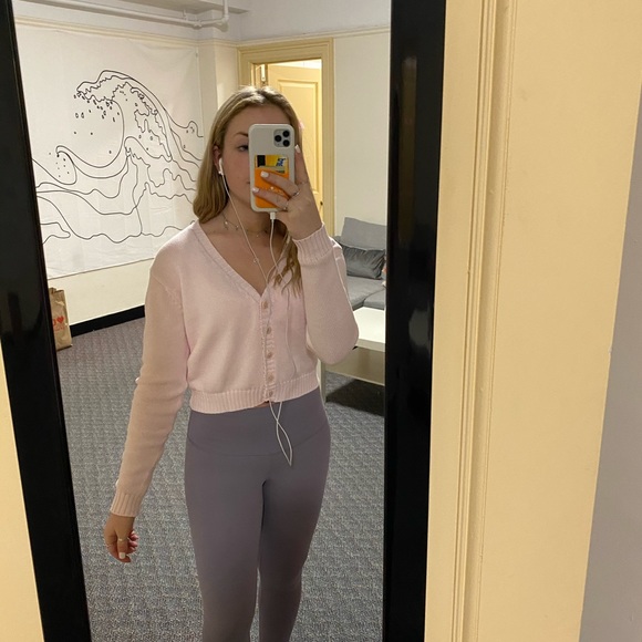 NWT BRANDY MELVILLE LIGHT PINK BILLIE SWEATER - Picture 2 of 2